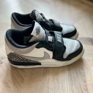 Nike Kids Black and White Sneakers with Strap